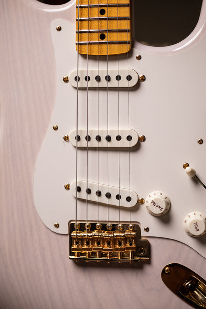 Fender 2019 Vintage Custom '57 Stratocaster Electric Guitar - Aged White Blonde