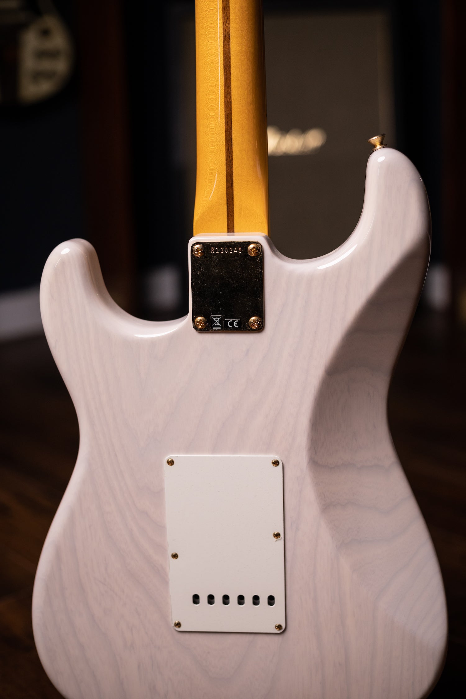 Fender 2019 Vintage Custom '57 Stratocaster Electric Guitar - Aged White Blonde