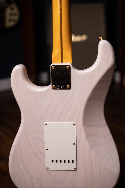 Fender 2019 Vintage Custom '57 Stratocaster Electric Guitar - Aged White Blonde