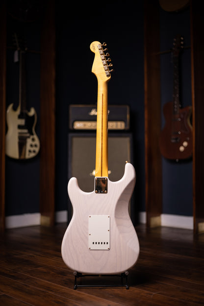 Fender 2019 Vintage Custom '57 Stratocaster Electric Guitar - Aged White Blonde