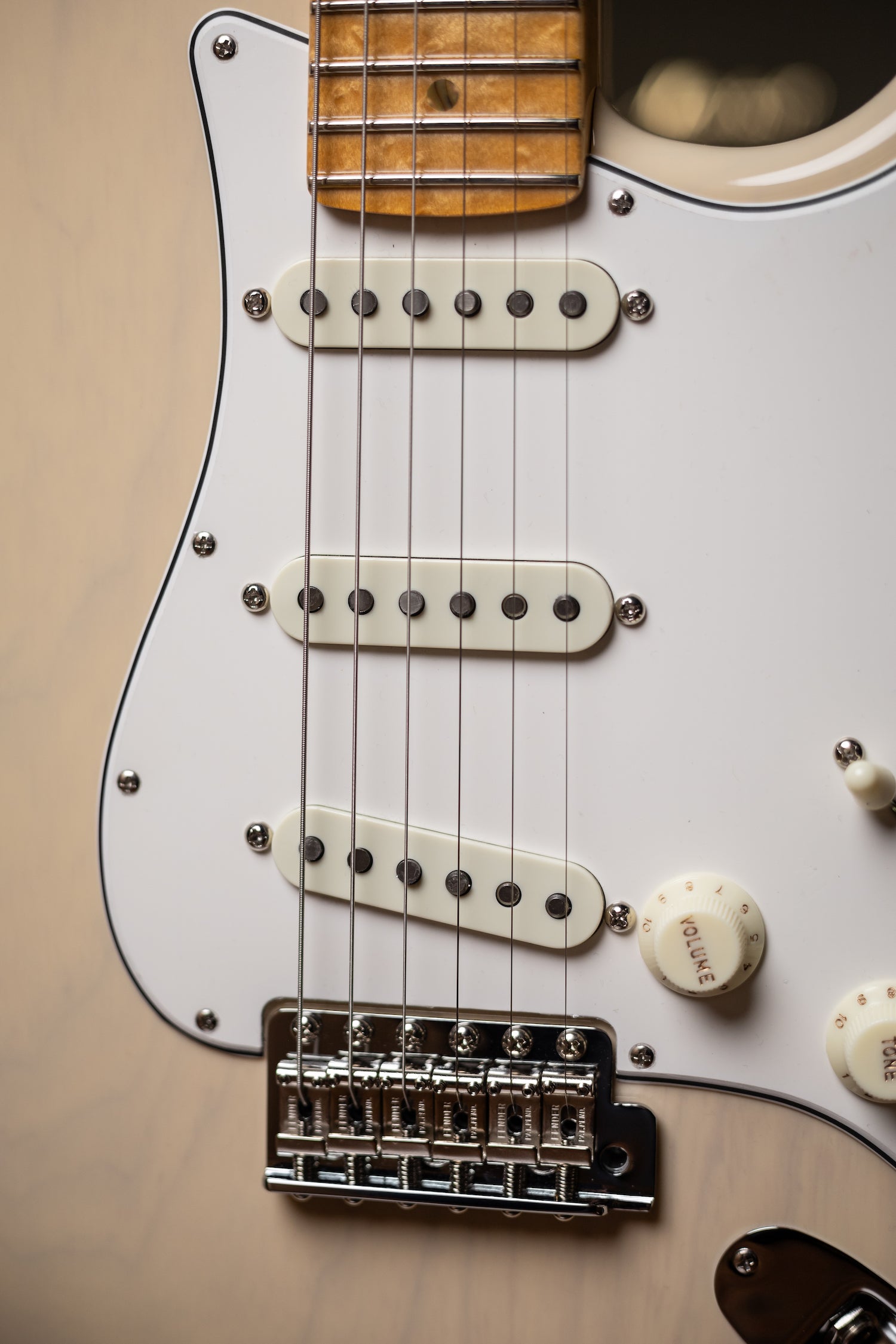 Fender Custom Shop American Custom Stratocaster Electric Guitar - Vintage Blonde NOS