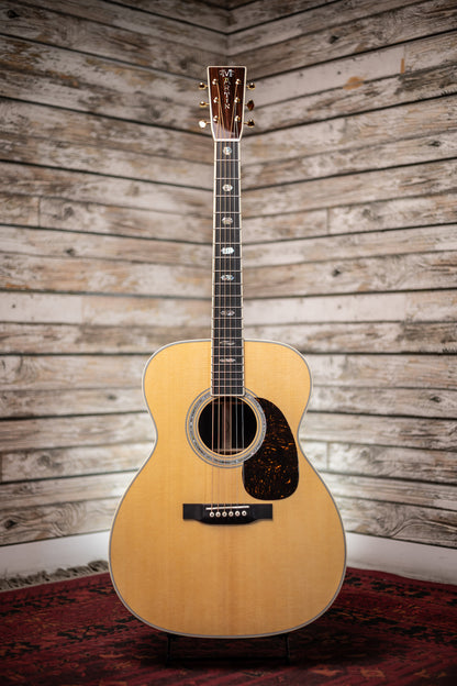 Martin J-40 Jumbo Acoustic Guitar - Natural