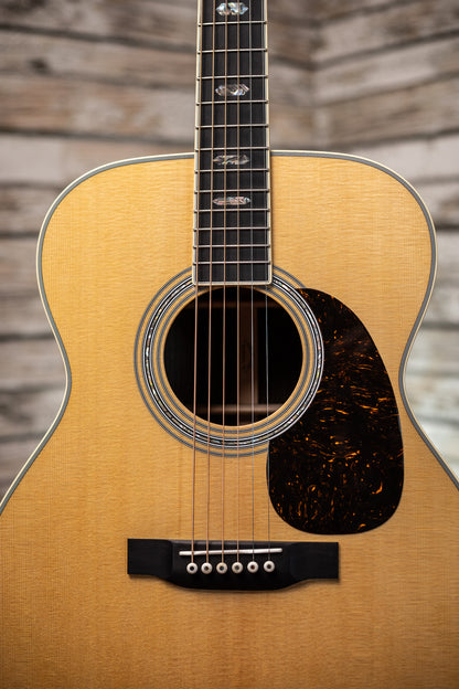 Martin J-40 Jumbo Acoustic Guitar - Natural