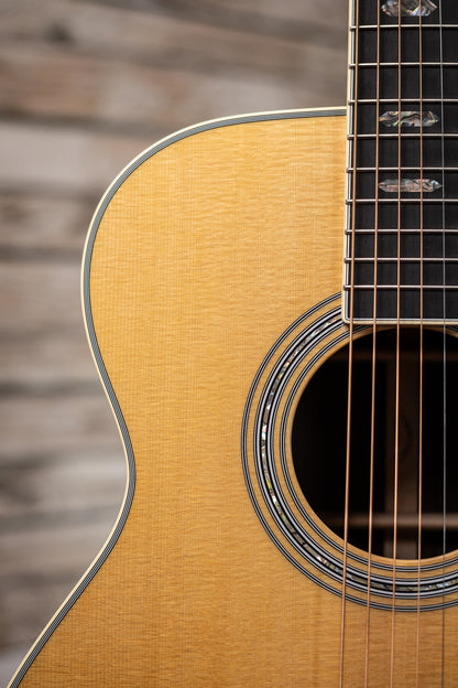 Martin J-40 Jumbo Acoustic Guitar - Natural