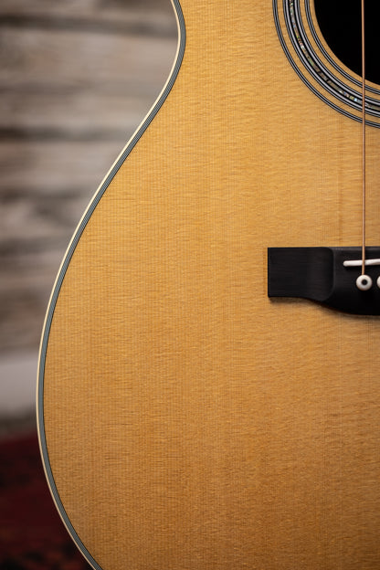 Martin J-40 Jumbo Acoustic Guitar - Natural