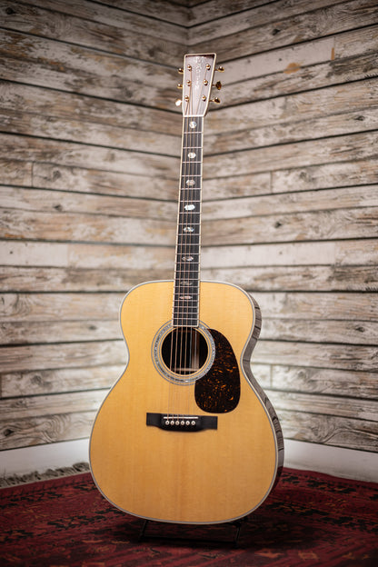 Martin J-40 Jumbo Acoustic Guitar - Natural