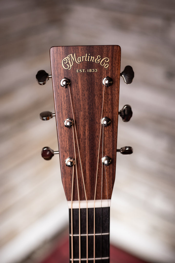 Martin 2018 HD-28 Acoustic Guitar - Sunburst