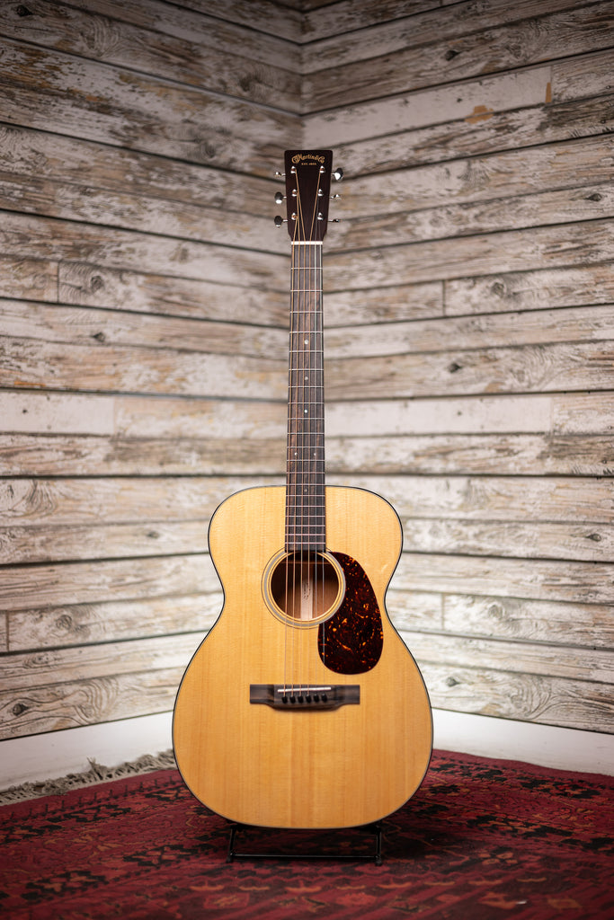 Martin 00-18 Acoustic Guitar - Natural