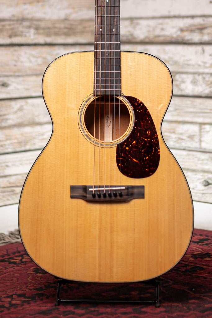 Martin 00-18 Acoustic Guitar - Natural