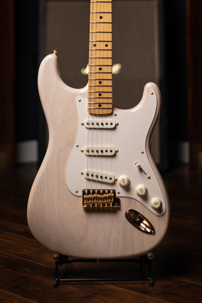 Fender 2019 Vintage Custom '57 Stratocaster Electric Guitar - Aged White Blonde