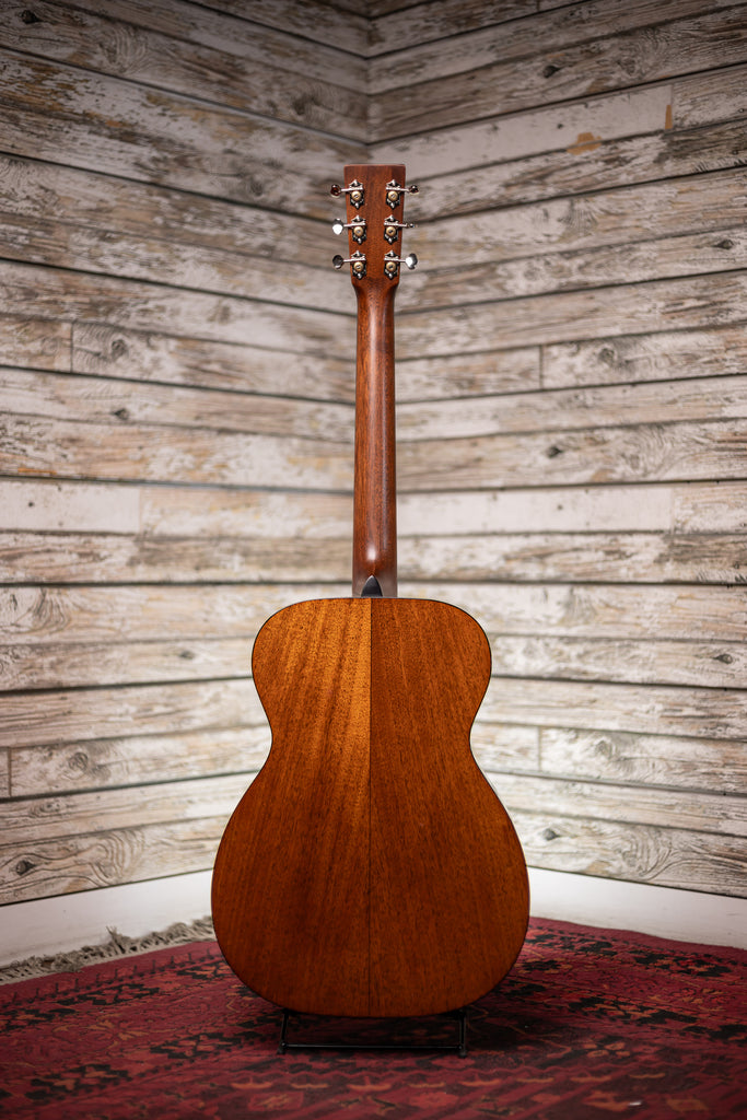 Martin 00-18 Acoustic Guitar