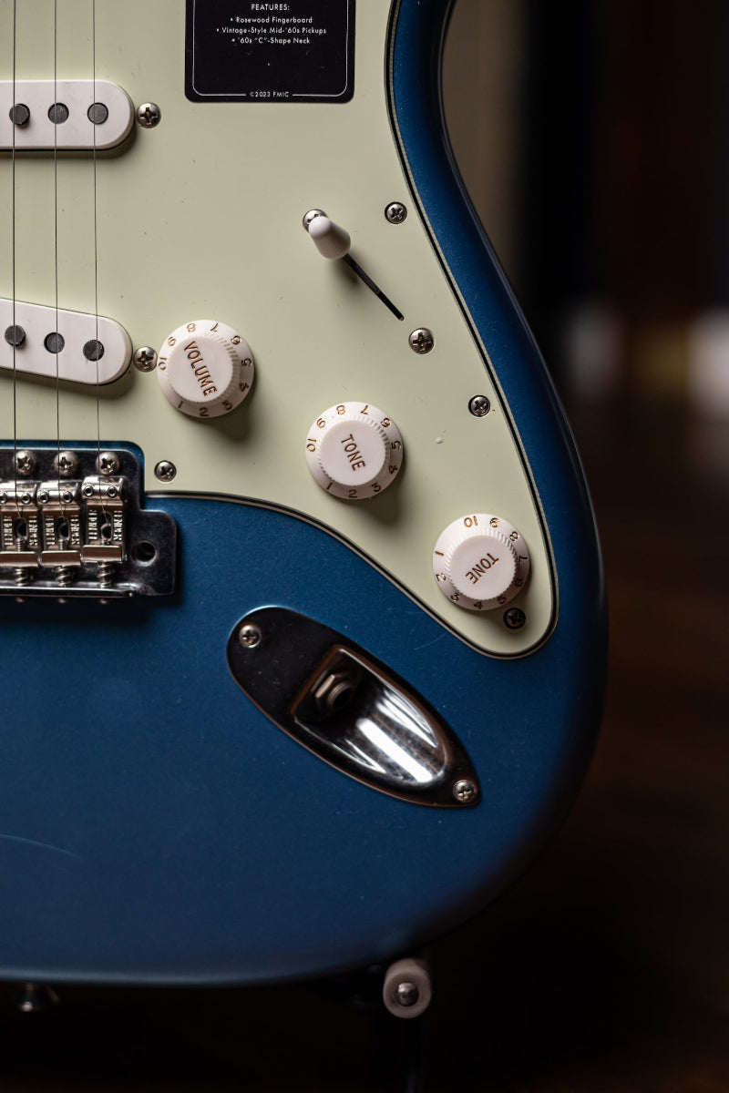 Fender Limited Edition Road Worn® '60s Stratocaster Electric Guitar - Lake Placid Blue