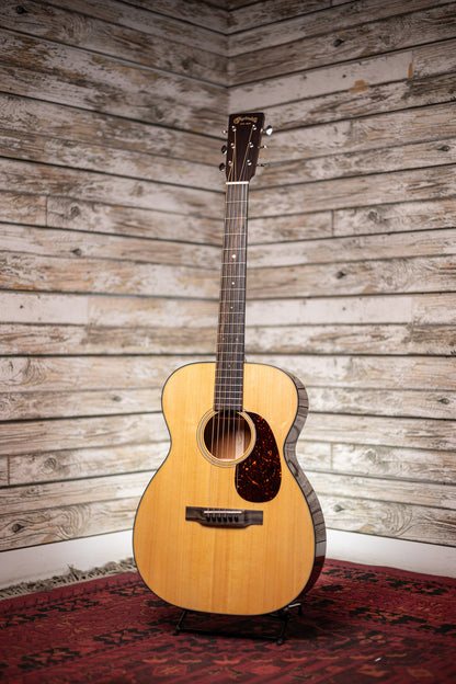 Martin 00-18 Acoustic Guitar - Natural