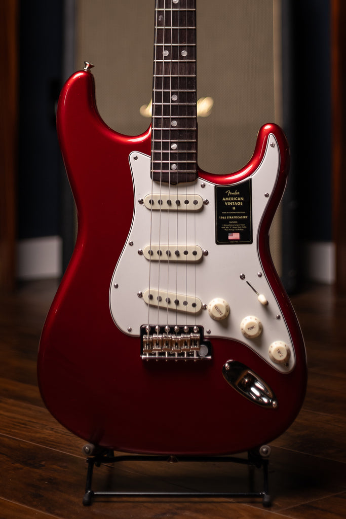 Fender American Vintage II 1965 Stratocaster Round-Lam Electric Guitar - Candy Apple Red