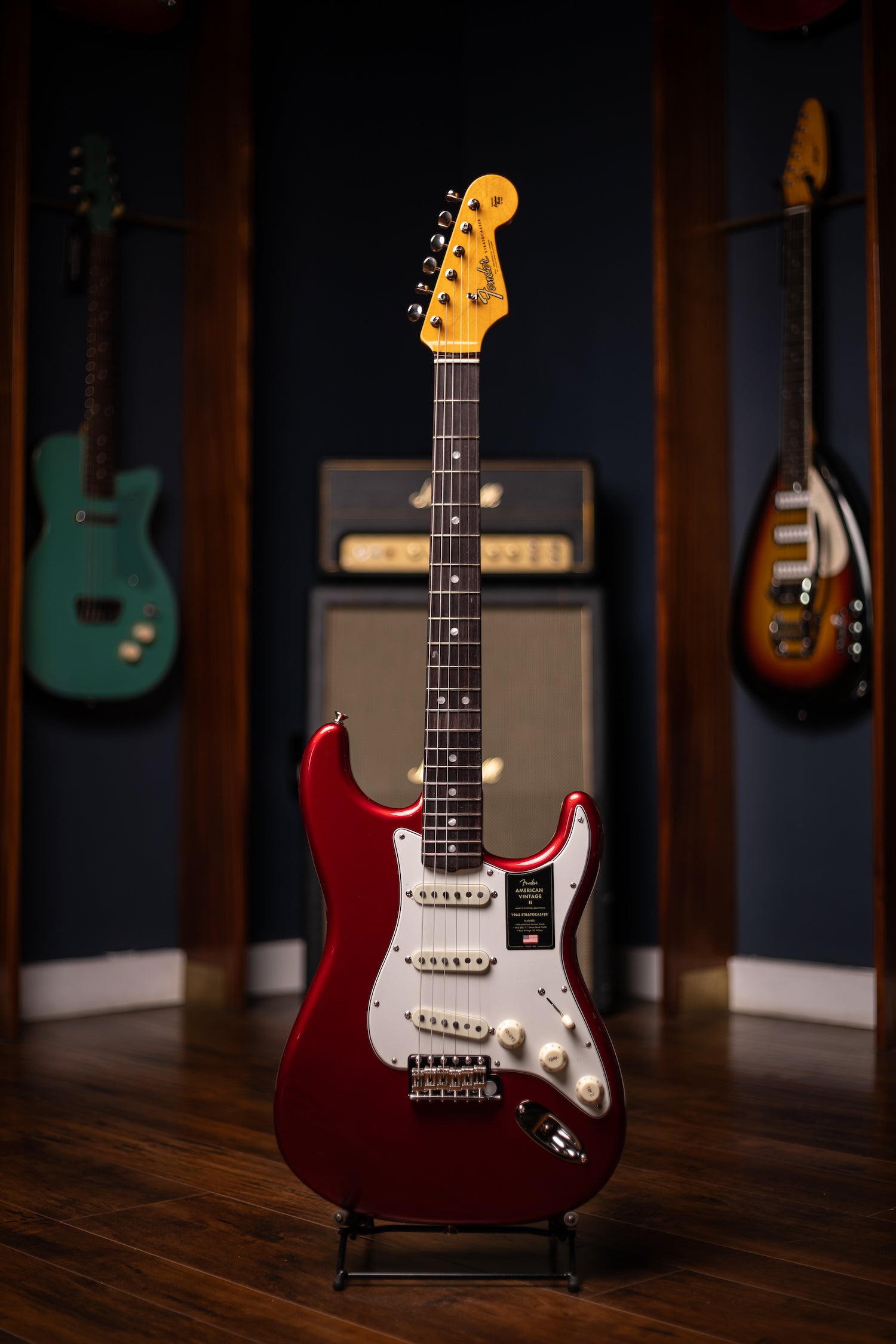 Fender American Vintage II 1965 Stratocaster Round-Lam Electric Guitar - Candy Apple Red