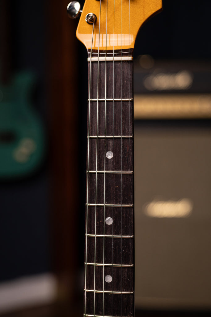 Fender American Vintage II 1965 Stratocaster Round-Lam Electric Guitar - Candy Apple Red