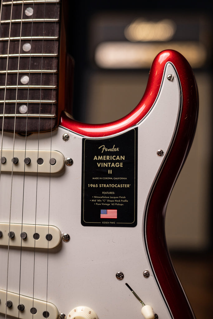 Fender American Vintage II 1965 Stratocaster Round-Lam Electric Guitar - Candy Apple Red