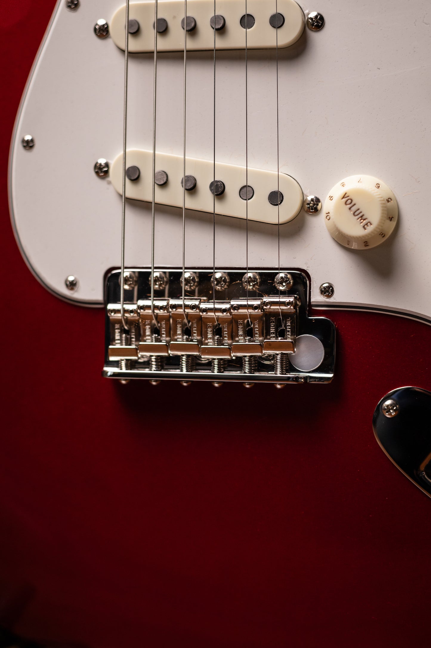 Fender American Vintage II 1965 Stratocaster Round-Lam Electric Guitar - Candy Apple Red