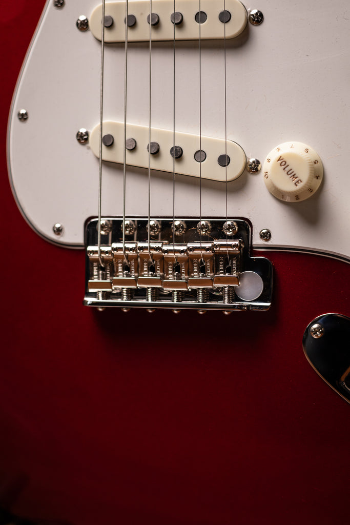 Fender American Vintage II 1965 Stratocaster Round-Lam Electric Guitar - Candy Apple Red