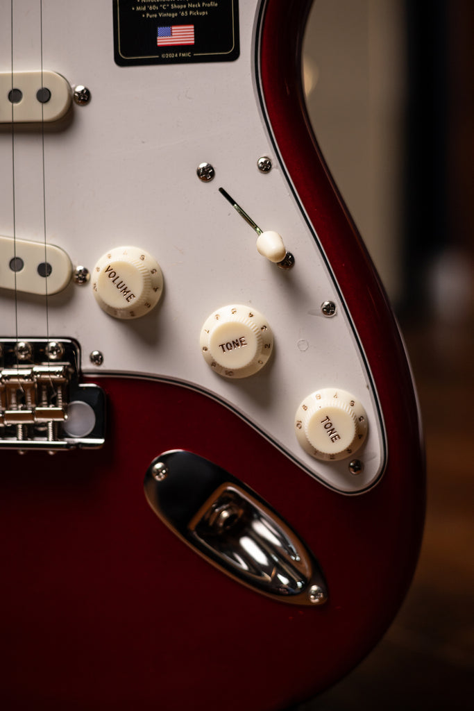 Fender American Vintage II 1965 Stratocaster Round-Lam Electric Guitar - Candy Apple Red