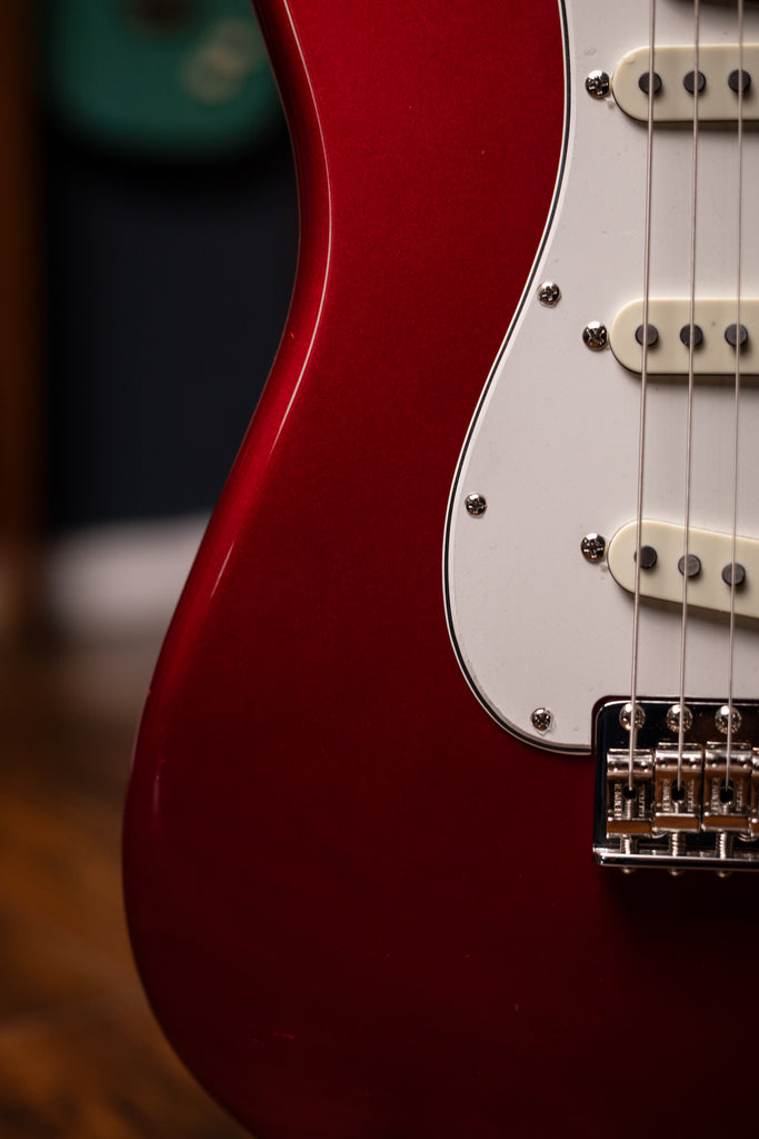 Fender American Vintage II 1965 Stratocaster Round-Lam Electric Guitar - Candy Apple Red