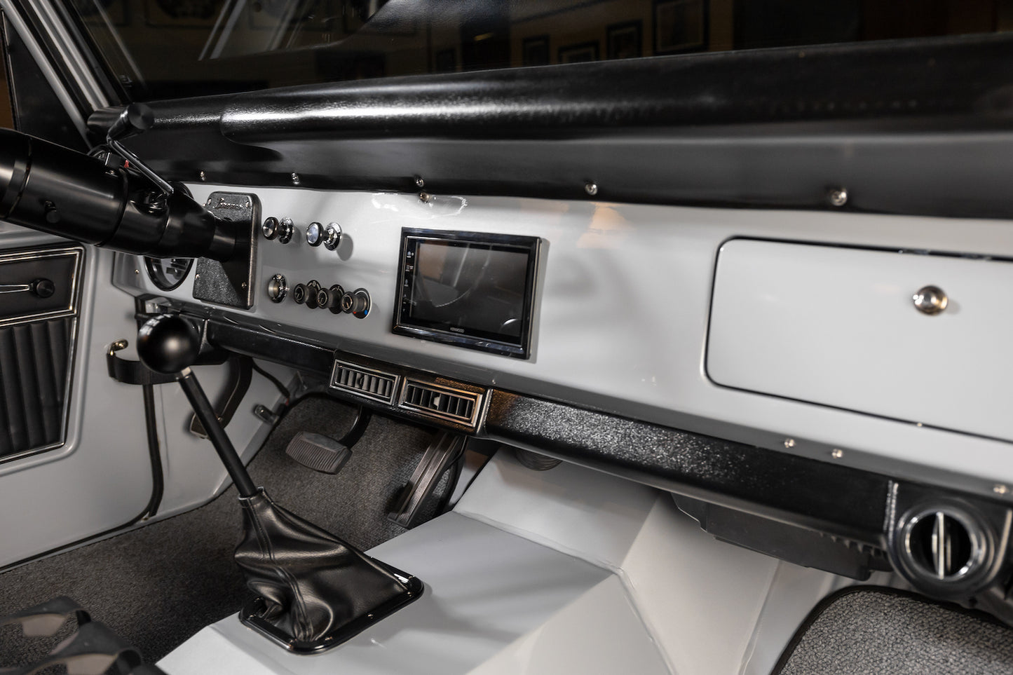 (TEST) 1971 Ford Bronco | Porsche Ice Grey Metallic (Copy)