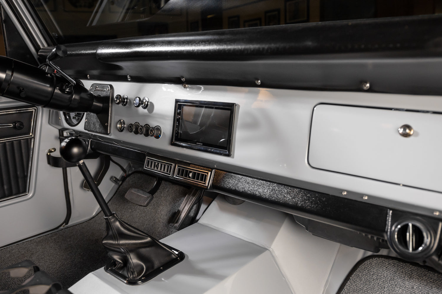 (TEST) 1971 Ford Bronco | Porsche Ice Grey Metallic (Copy)