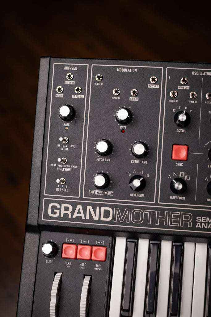 Moog GrandMother DARK edition