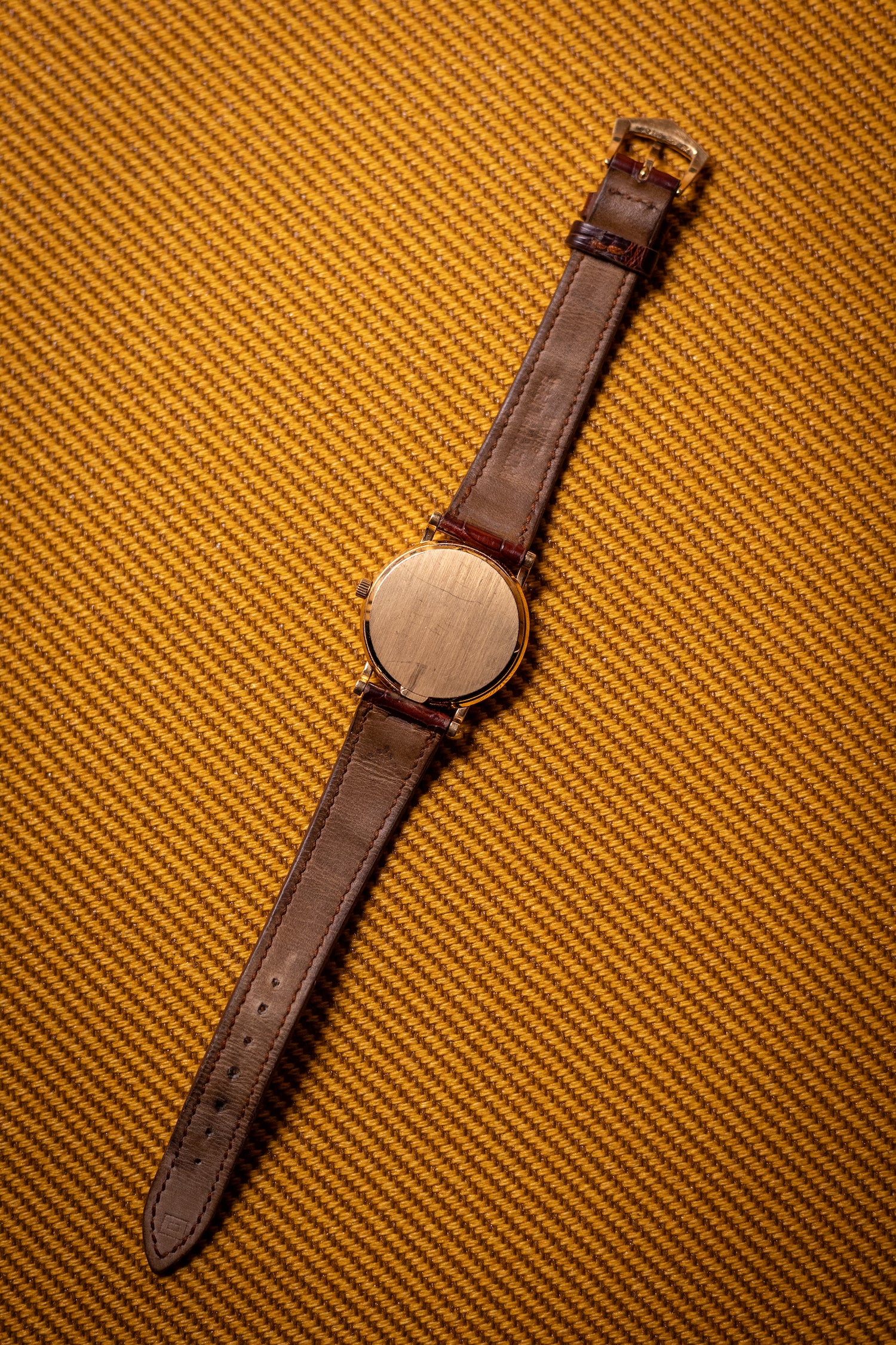 Circa 1998 Patek Philippe Calatrava in Yellow Gold Ref. 3802J w/ Box and Papers
