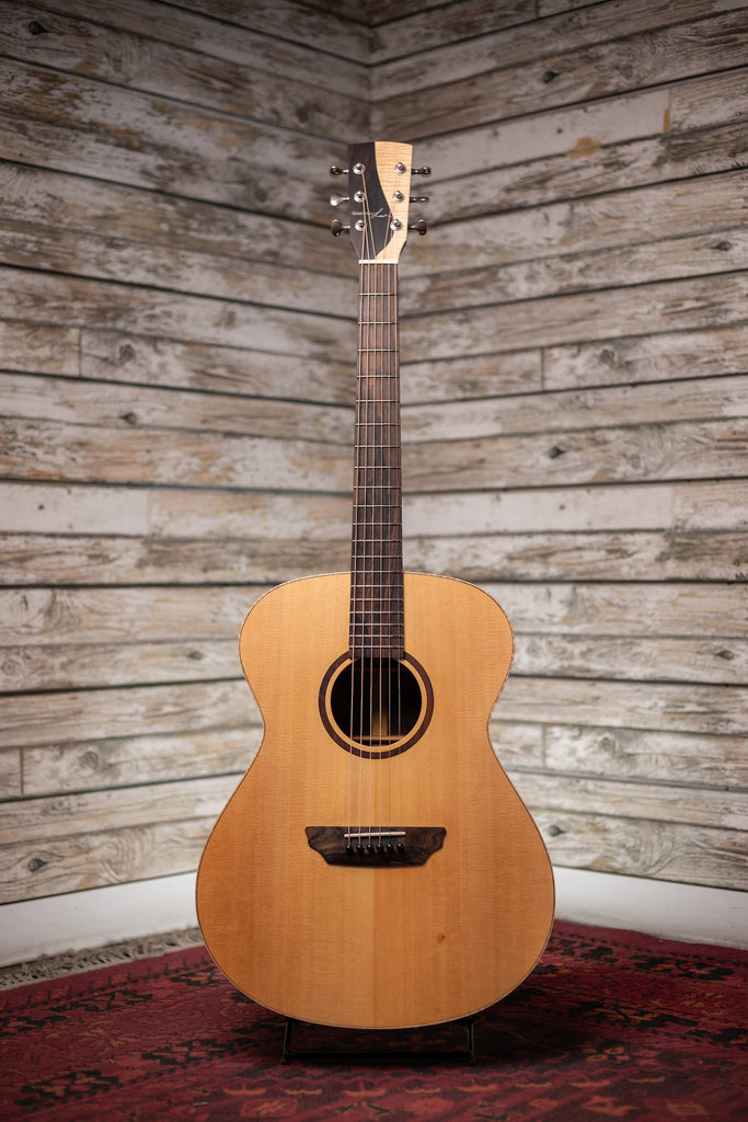 Donovan Leah Guitars Caroline Benchmark Acoustic Guitar - Natural