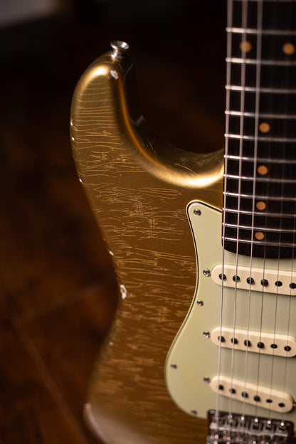 Fender Custom Shop Late-1962 Stratocaster Relic Electric Guitar with Closet Classic Hardware Electric Guitar - Aged Aztec Gold