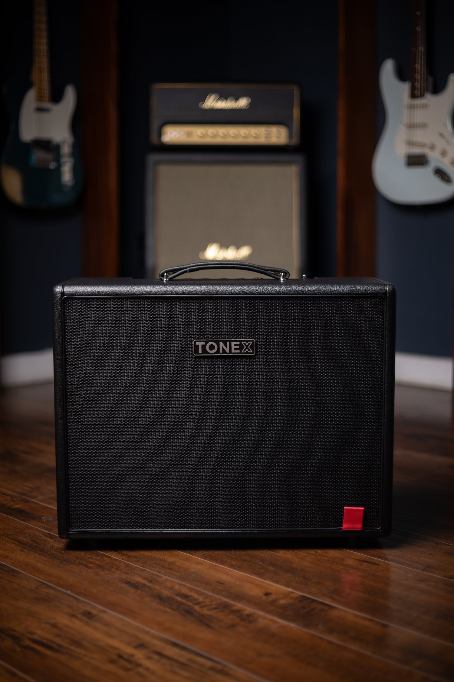 IK Multimedia TONEX Cab 700-watt 1 x 12-inch Powered Speaker Cabinet