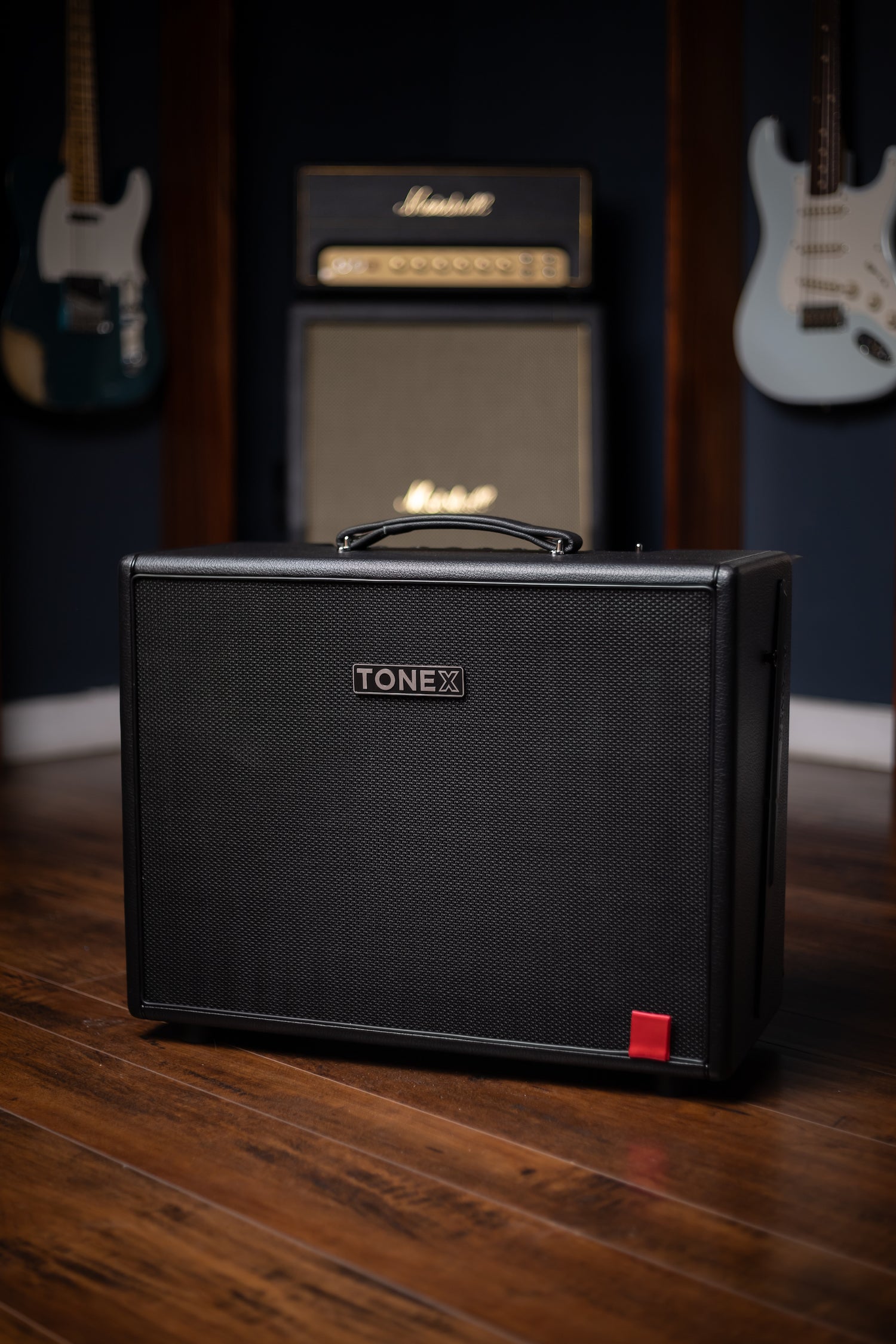 IK Multimedia TONEX Cab 700-watt 1 x 12-inch Powered Speaker Cabinet
