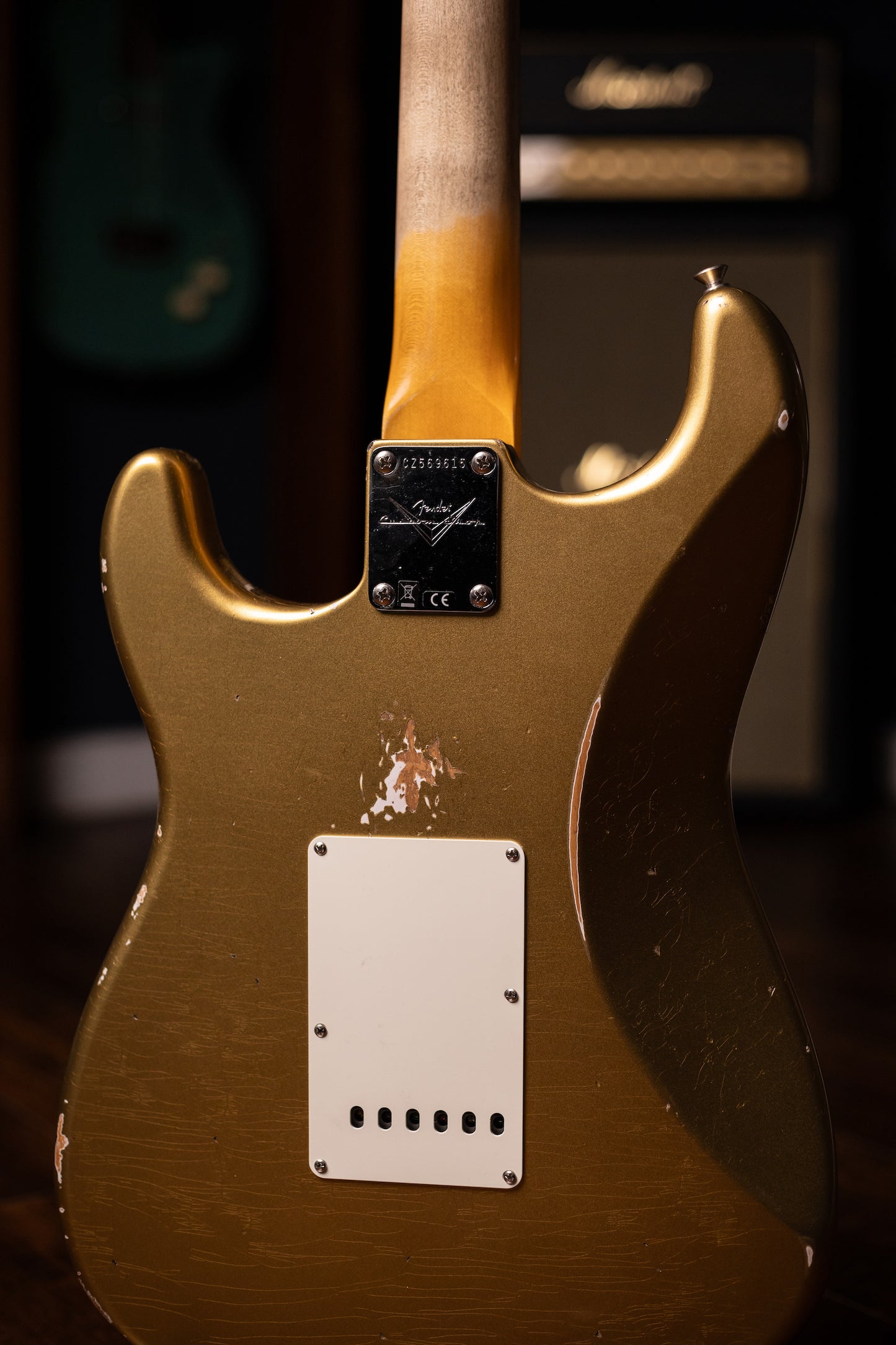Fender Custom Shop Late-1962 Stratocaster Relic Electric Guitar with Closet Classic Hardware Electric Guitar - Aged Aztec Gold