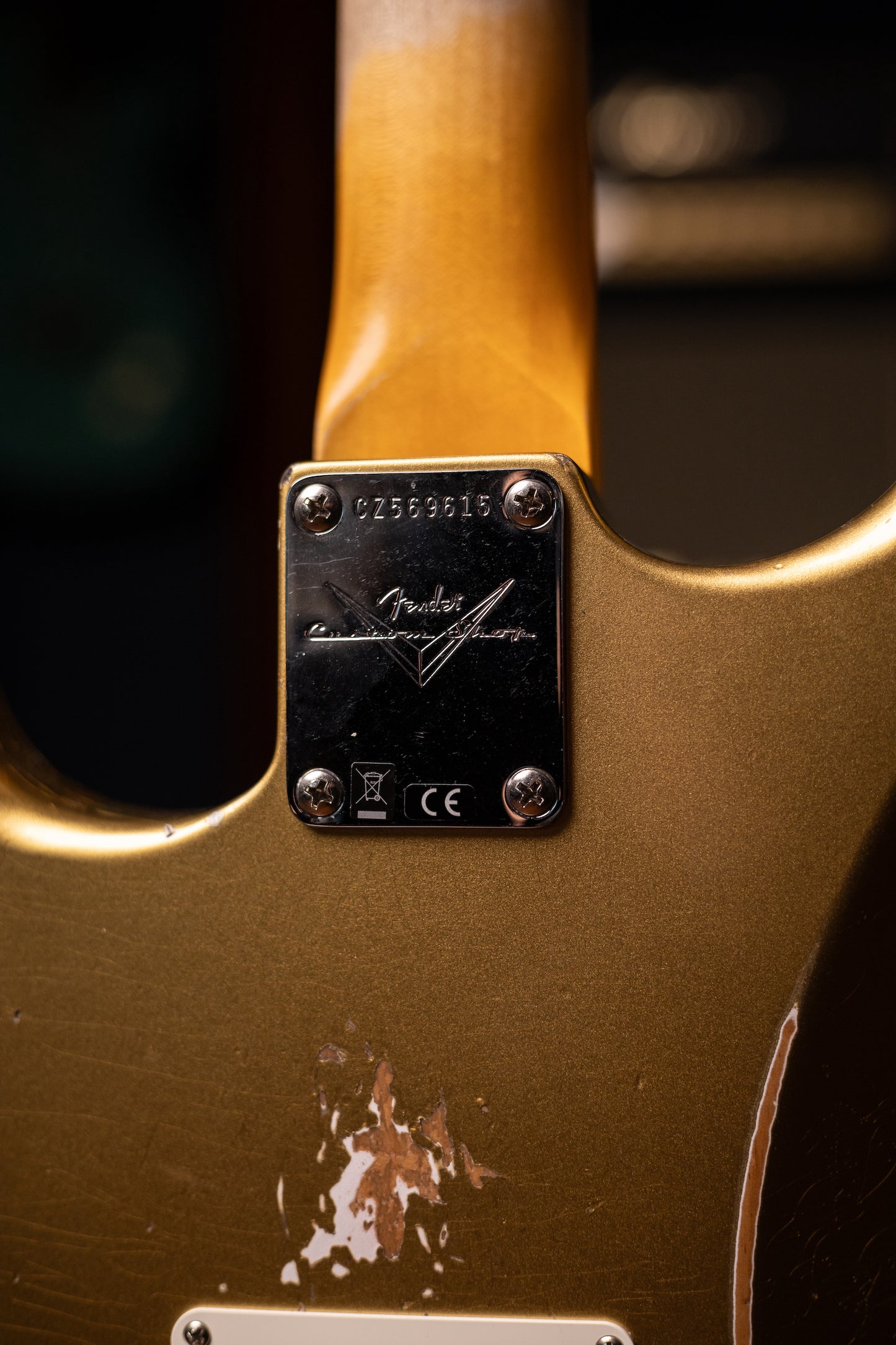 Fender Custom Shop Late-1962 Stratocaster Relic Electric Guitar with Closet Classic Hardware Electric Guitar - Aged Aztec Gold
