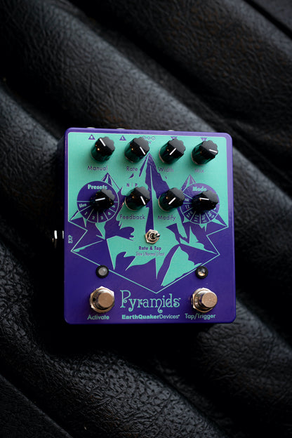 EarthQuaker Devices Pyramids Stereo Flanger Pedal