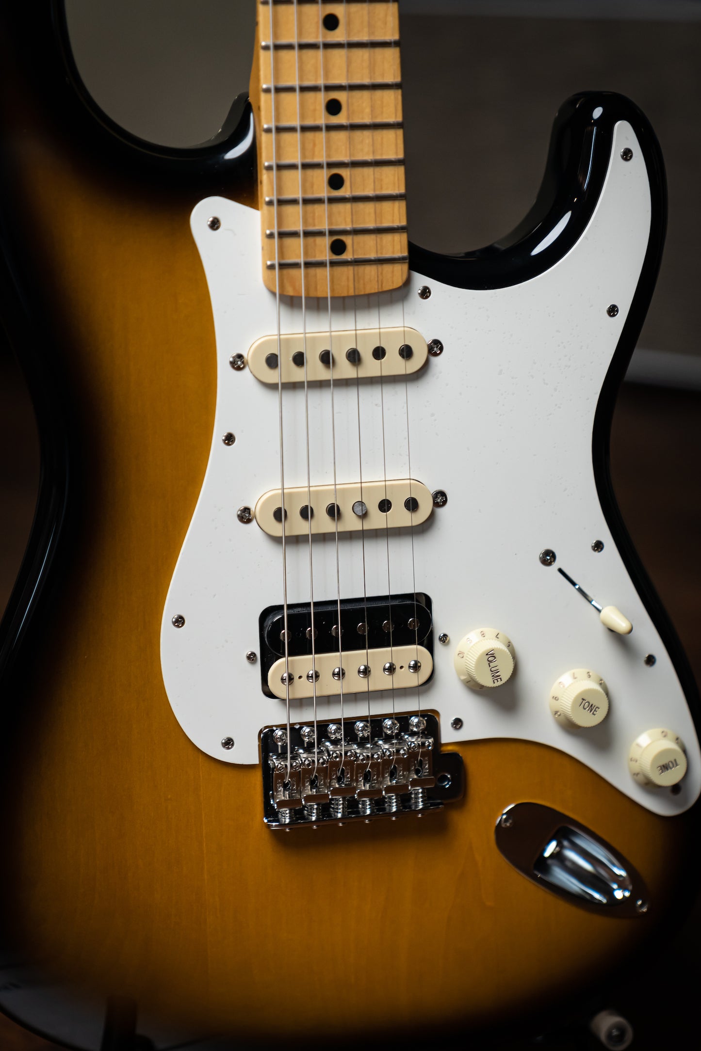 Fender JV Modified 50s Stratocaster HSS Electric Guitar - 2 Tone Sunburst