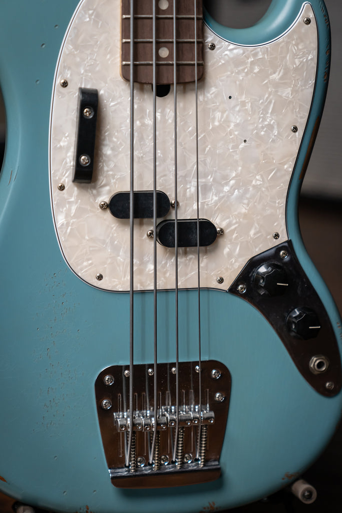 Fender JMJ Road Worn Mustang Bass - Faded Daphne Blue