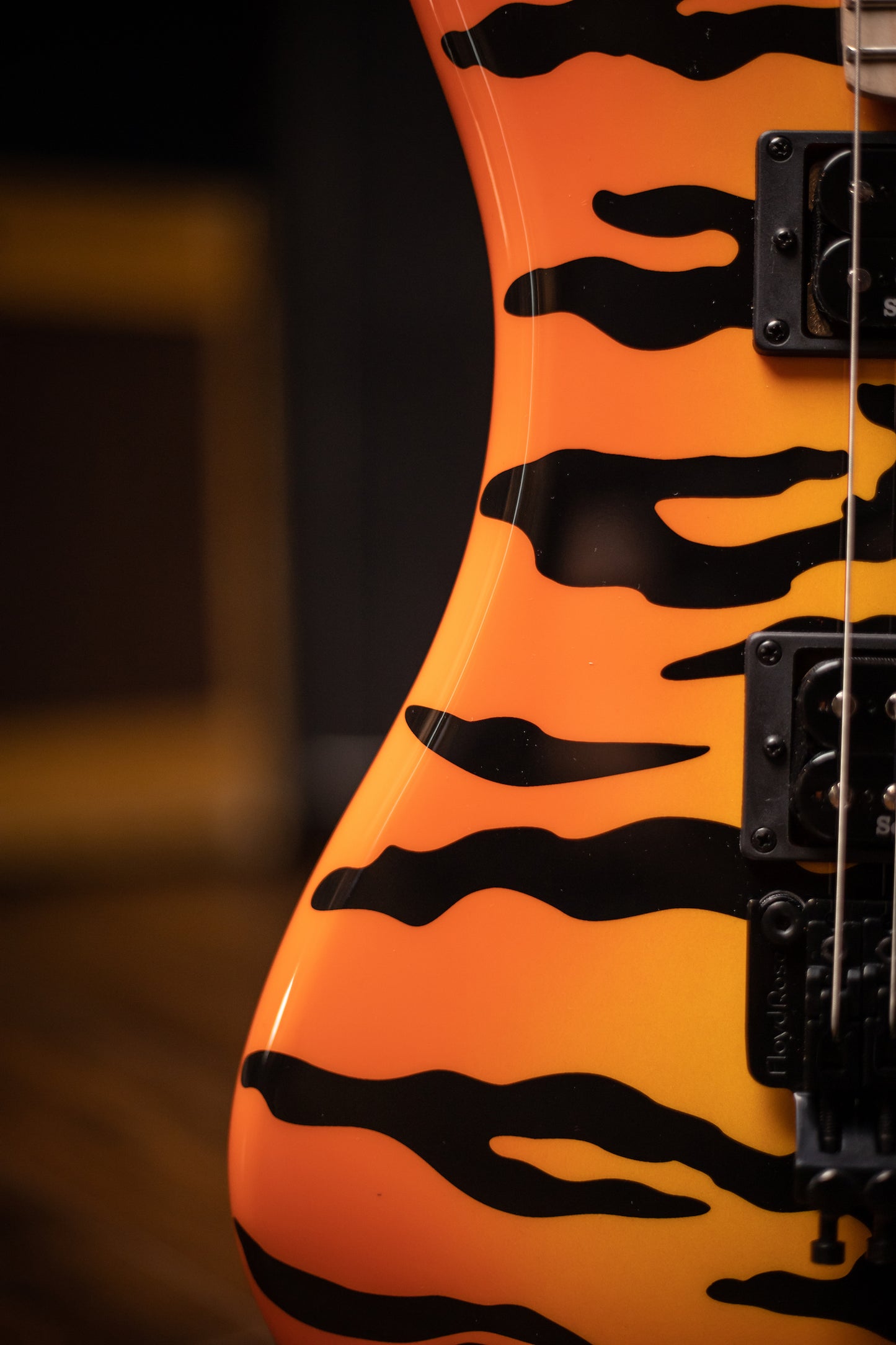 Kramer Pacer Vintage Electric Guitar with Black Hardware - Tiger Stripe