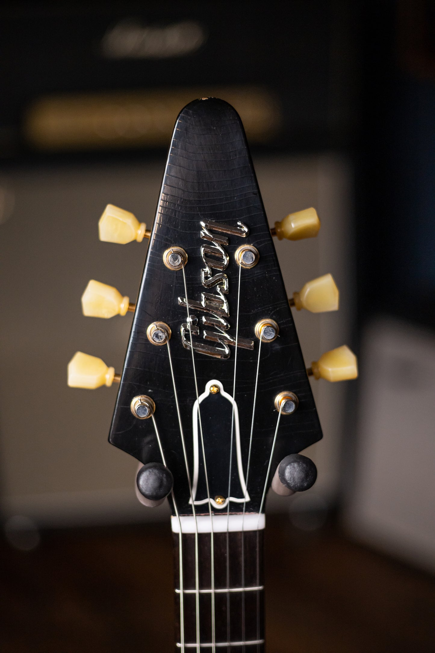 2021 Gibson Custom Shop 58 Korina Flying V Brazilian Rosewood Fingerboard Murphy Lab Light Aged GH Electric Guitar - Natural 81027