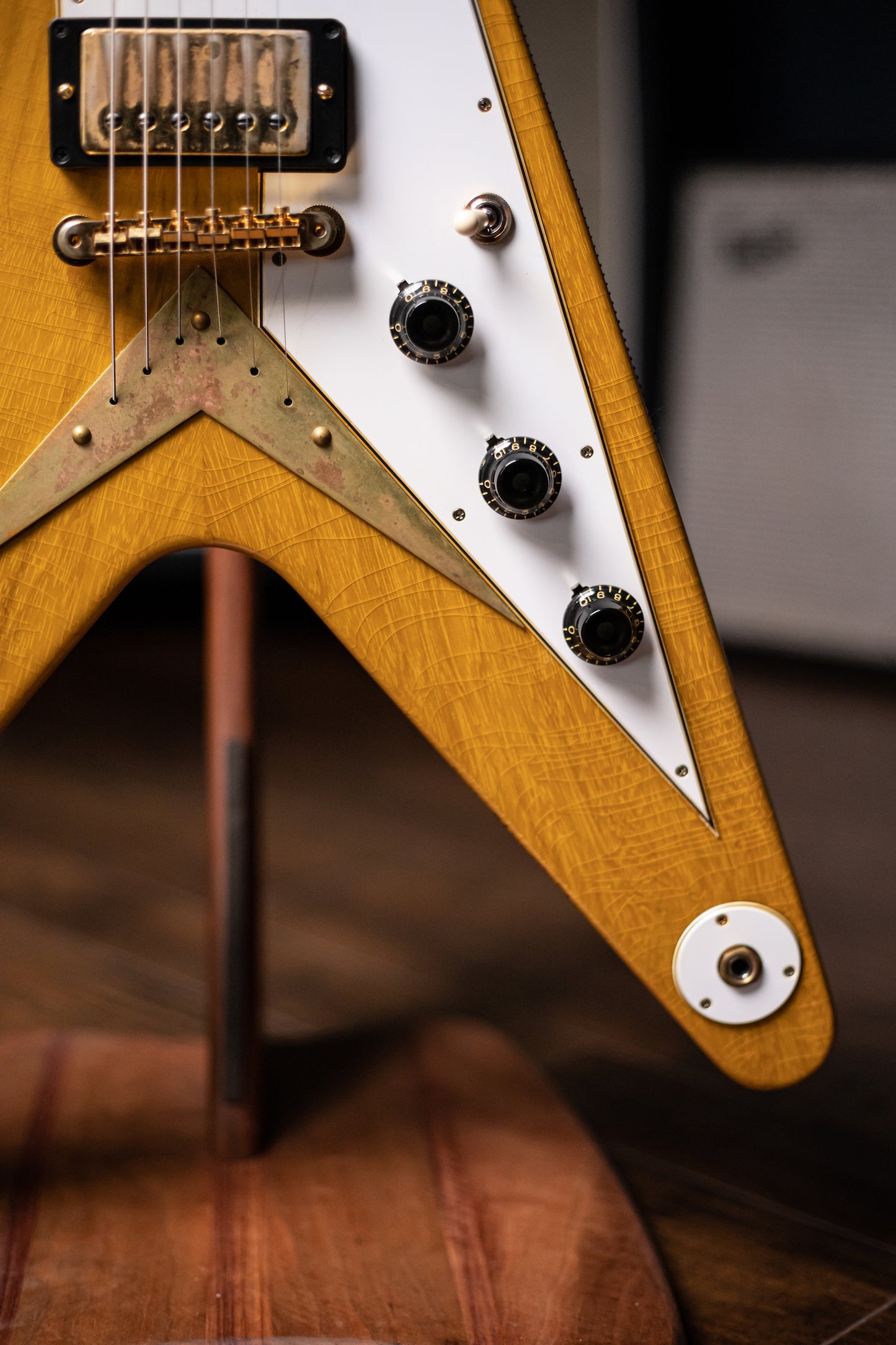 2021 Gibson Custom Shop 58 Korina Flying V Brazilian Rosewood Fingerboard Murphy Lab Light Aged GH Electric Guitar - Natural 81027