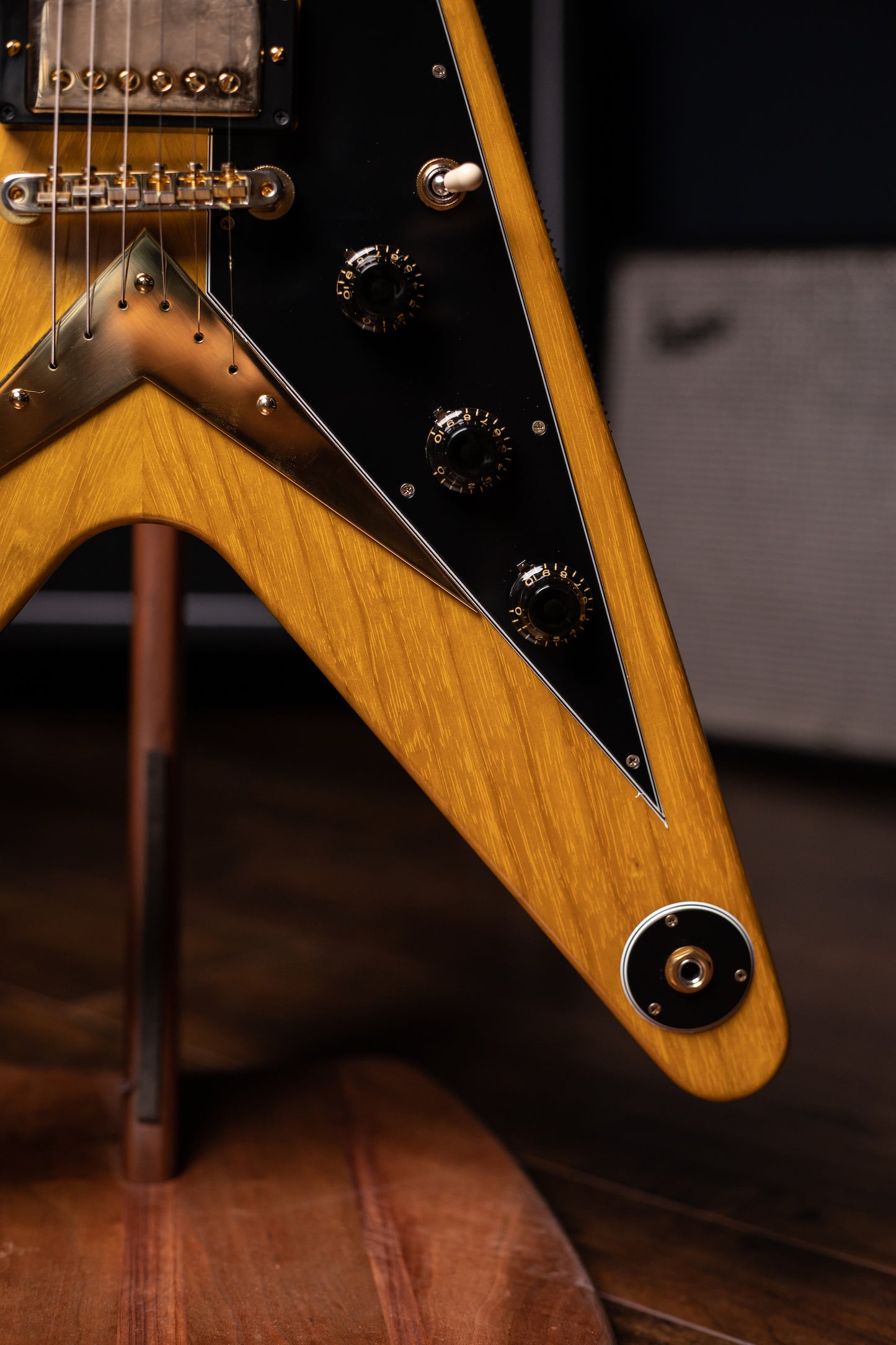 Gibson Custom Shop Korina Flying V Black Pickguard Electric Guitar - Natural