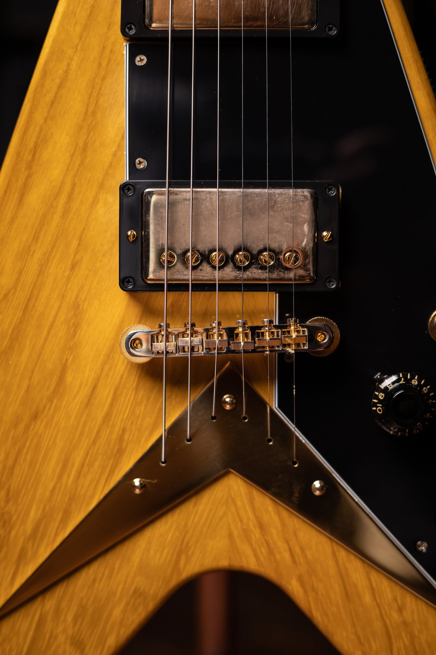 Gibson Custom Shop Korina Flying V Black Pickguard Electric Guitar - Natural