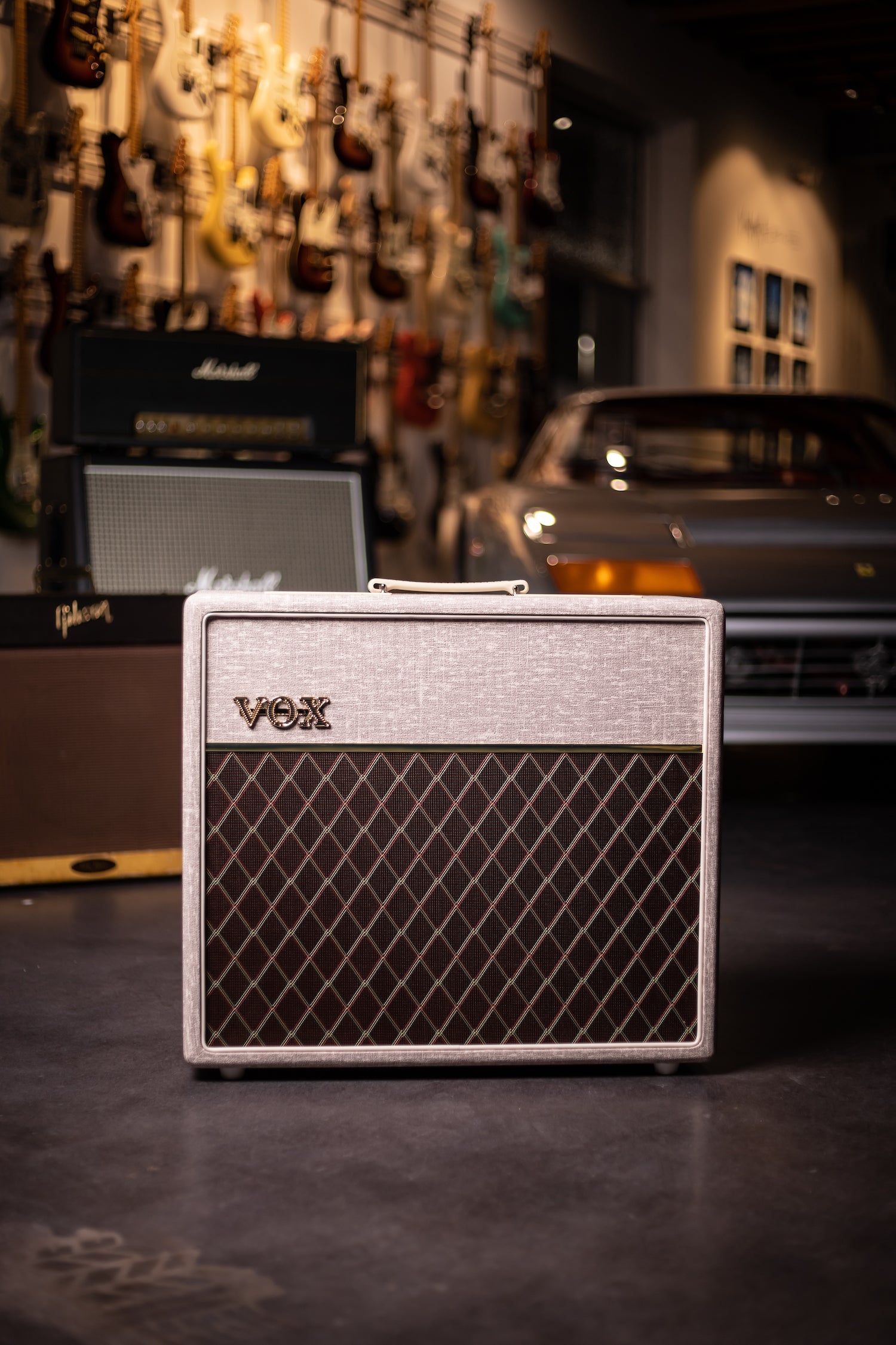 Vox AC15HW1X 1x12" 15-watt Handwired Tube Combo Amp with Alnico Blue Speaker