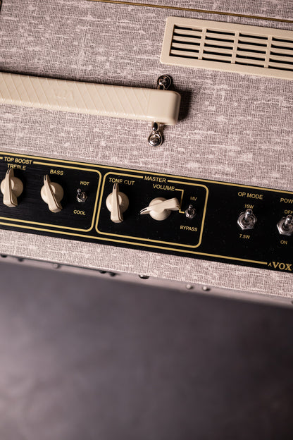 Vox AC15HW1X 1x12" 15-watt Handwired Tube Combo Amp with Alnico Blue Speaker