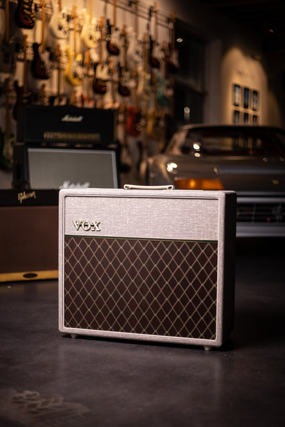 Vox AC15HW1X 1x12" 15-watt Handwired Tube Combo Amp with Alnico Blue Speaker