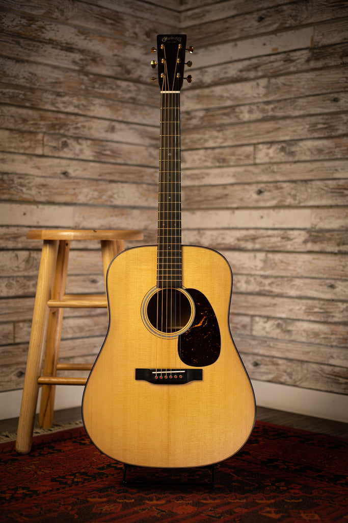 Martin D-18 Modern Deluxe Acoustic Guitar - Natural