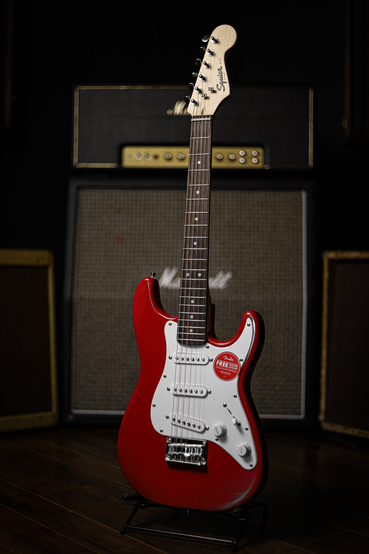 Squier Mini Stratocaster レッド Amazon.com: Squier Mini Stratocaster Electric Guitar, Dakota Red