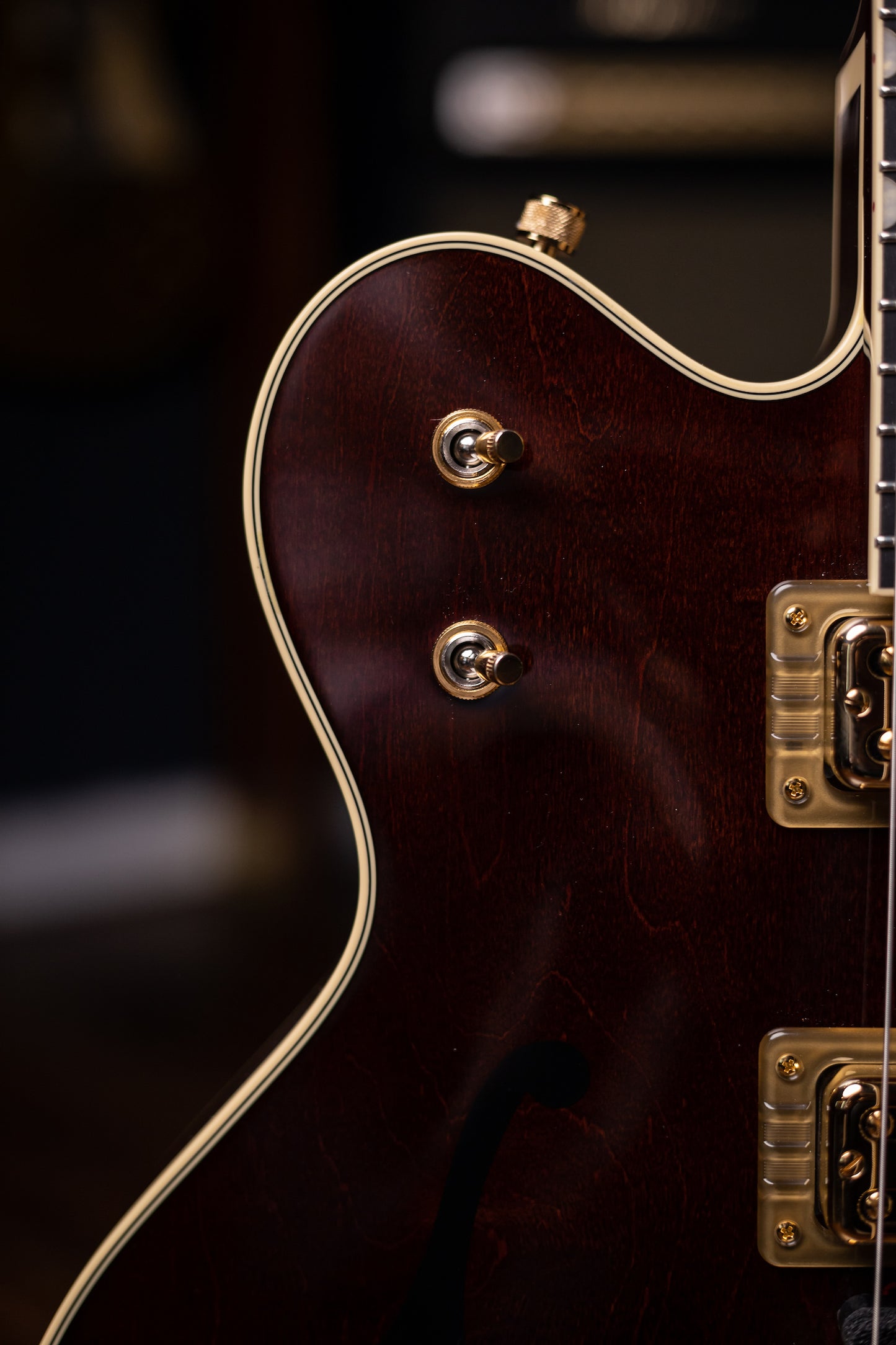 Gretsch G6122T-62GE Vintage Select Country Gentleman Electric Guitar - Walnut Stain with Bigsby