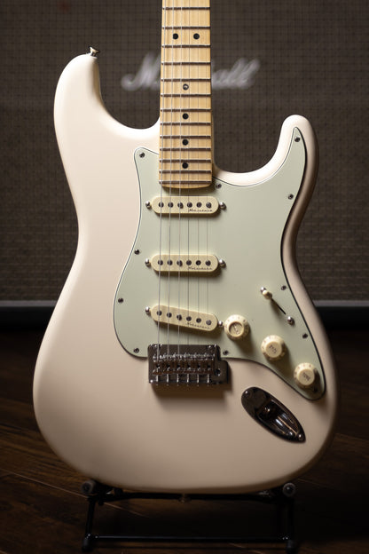 Fender Deluxe Roadhouse Stratocaster Electric Guitar - Olympic White